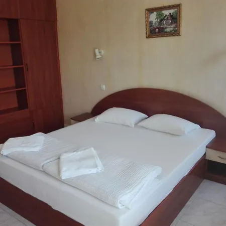 Семеен Хотел Веселина Hotel Chernomorets