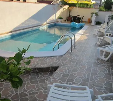 Семеен Хотел Веселина Hotel Chernomorets