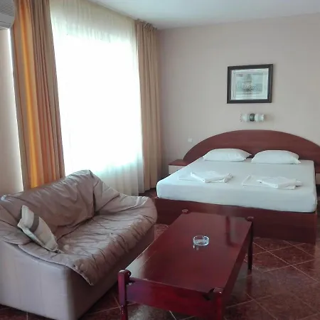 Семеен Хотел Веселина Hotel Chernomorets