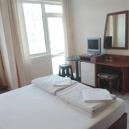 Hotel Семеен Хотел Веселина 3*